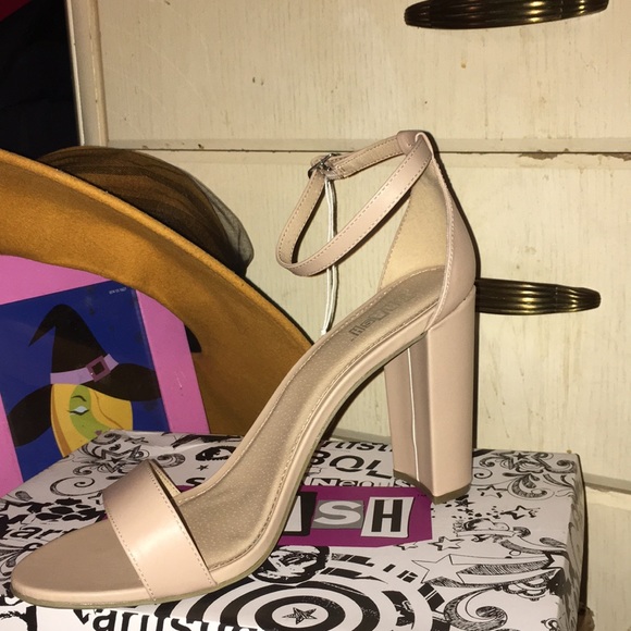 🌹🌹Simply Gorgeous Houston Heels sandals NWT - Picture 4 of 7
